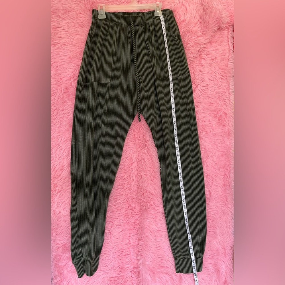 Caution to the Winds Pants Women’s Green Jogger Pants.